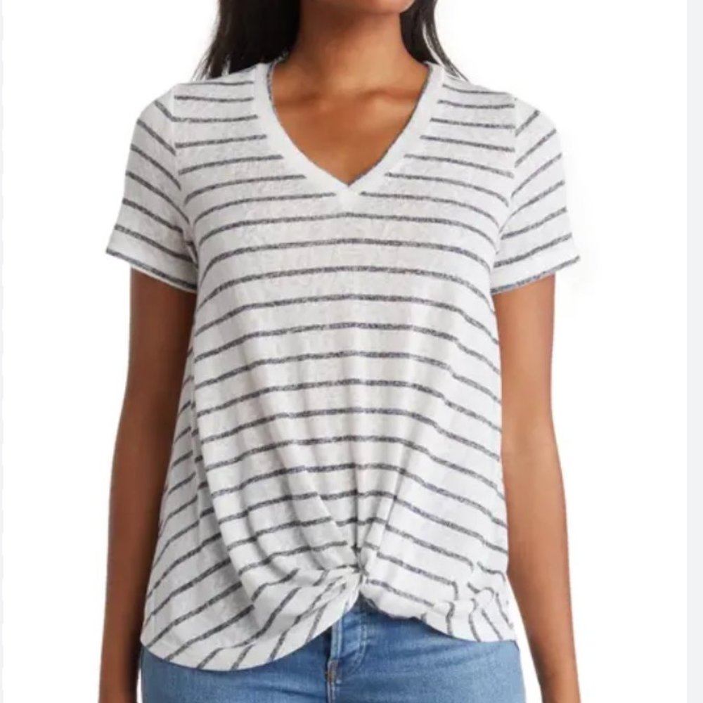 V-Neck Twist Hem T-Shirt